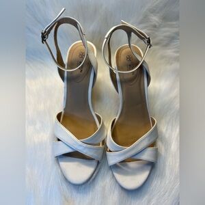 Cushion Walk By Avon White Wedge Sandals- Women's Size 9